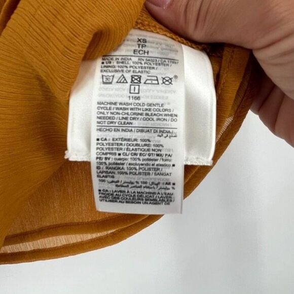 NWT Set of 2 Old Navy Women's Floral Ruffle Trim Smocked Blouse Red Gold Size XS - Picture 7 of 16